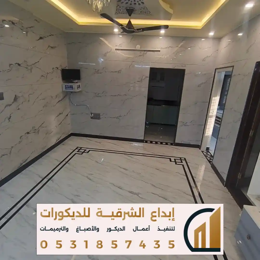 معلم بلاط في الخبر في حي الجسر